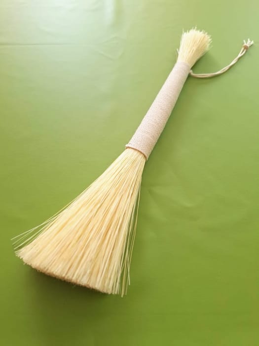 シンプルな白いほうき　ハクリュウ(掃龍)
